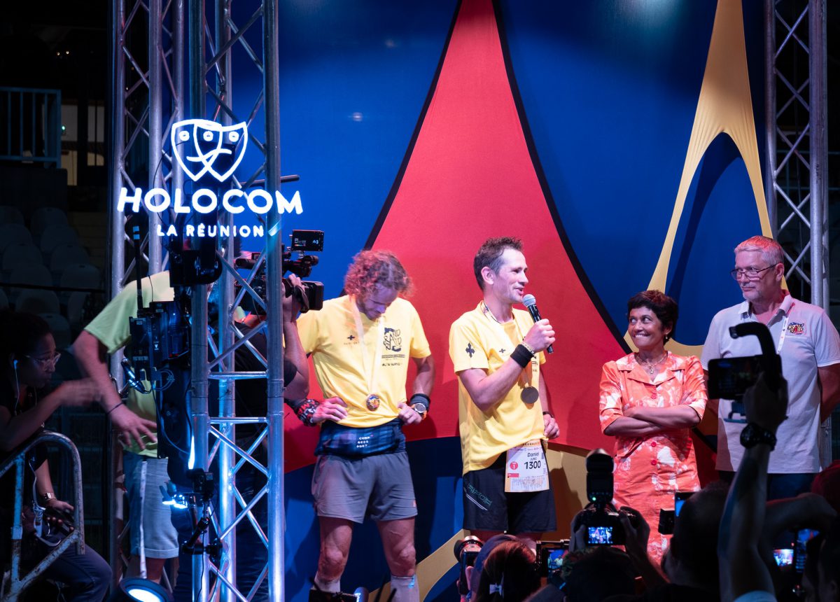 image d'hélice hologramme avec logo holocom réunion