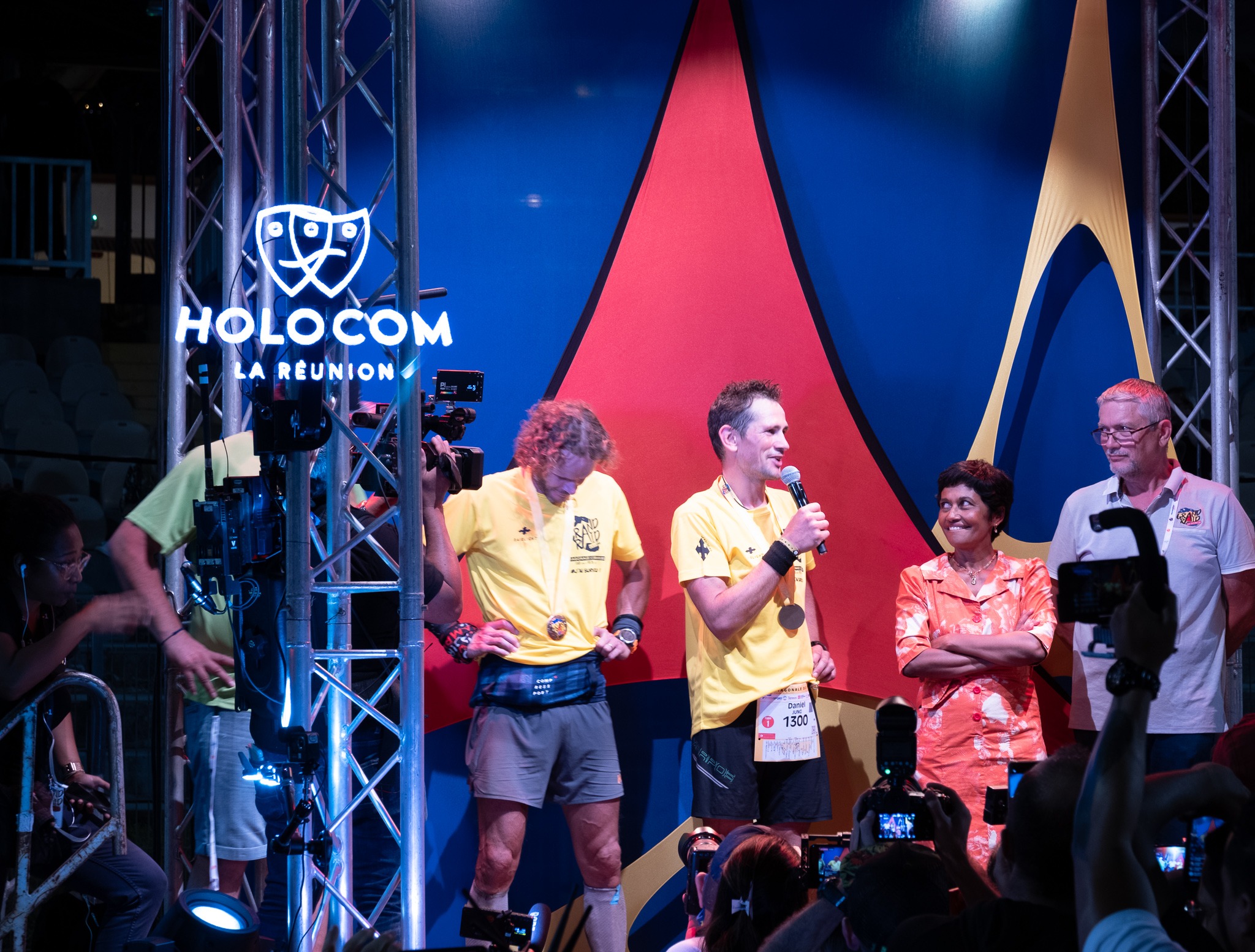 image d'hélice hologramme avec logo holocom réunion